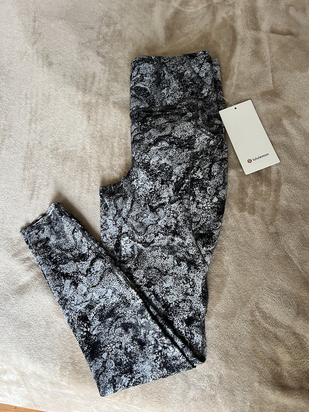 Lululemon leggings 28"